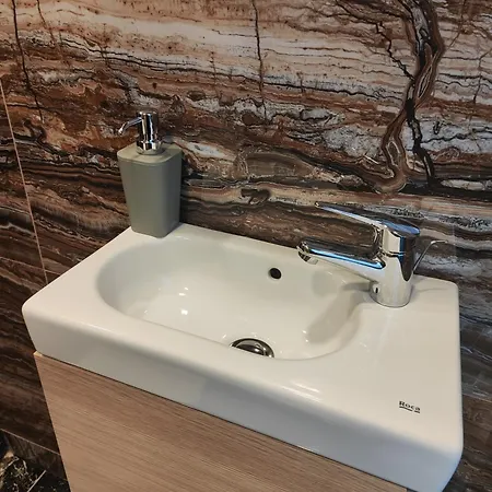 Sukromny Luxusny Apartman Hlohovec Esterno foto