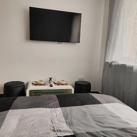 Sukromny Luxusny Apartman Hlohovec Esterno foto