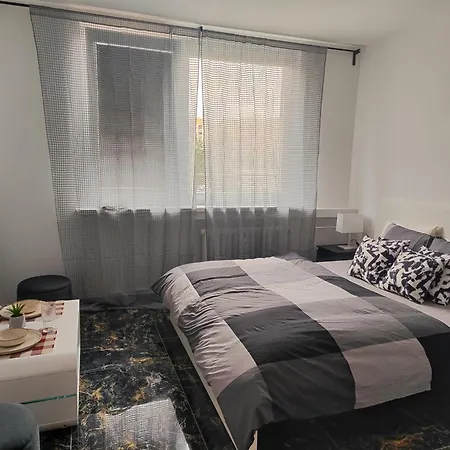 Sukromny Luxusny Apartman Hlohovec Esterno foto