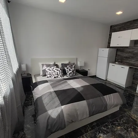 Sukromny Luxusny Apartman Hlohovec Esterno foto