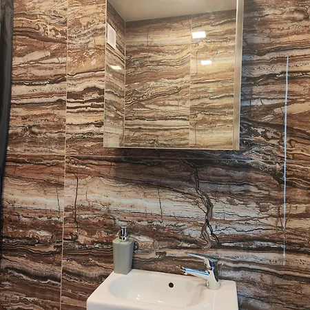 Sukromny Luxusny Apartman Hlohovec Esterno foto