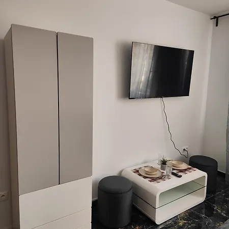 Sukromny Luxusny Apartman Hlohovec Esterno foto